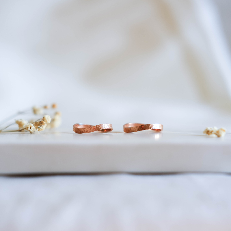 Quanto costano le fedi nuziali e come scegliere il colore più adatto