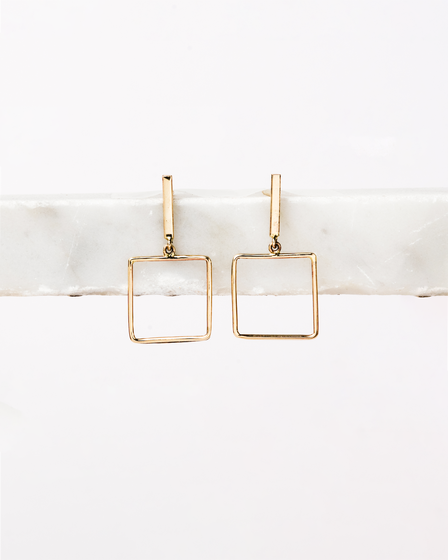 Orecchino oro Frame